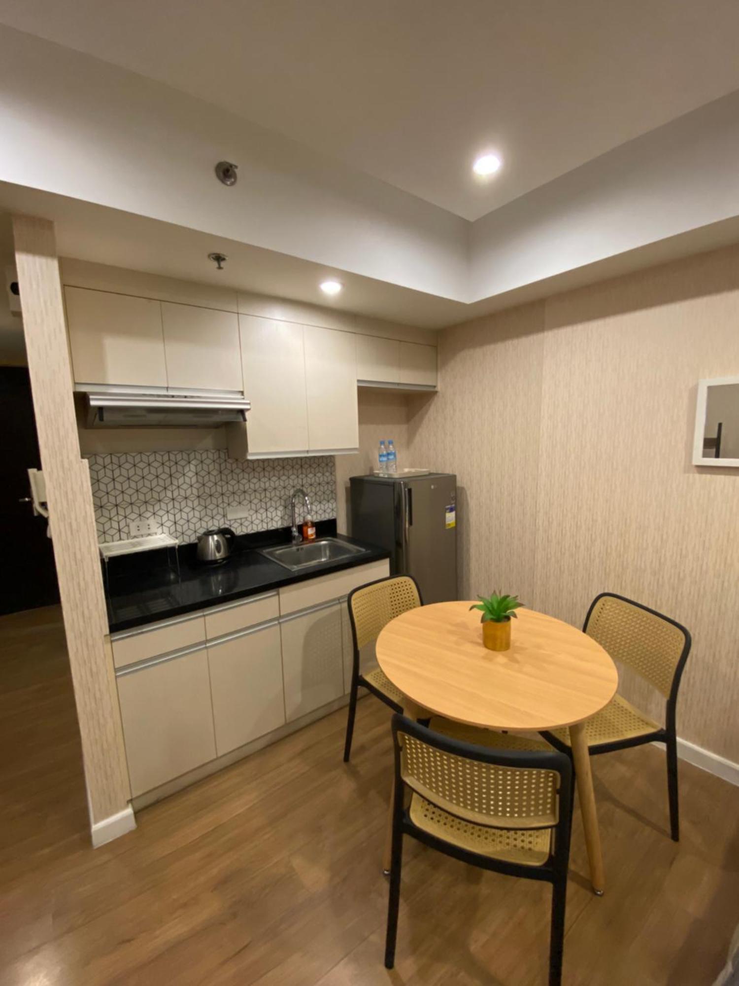 Feels Like Home Condos Abreeza Place Tower 1 & 2 Davao City Exteriör bild